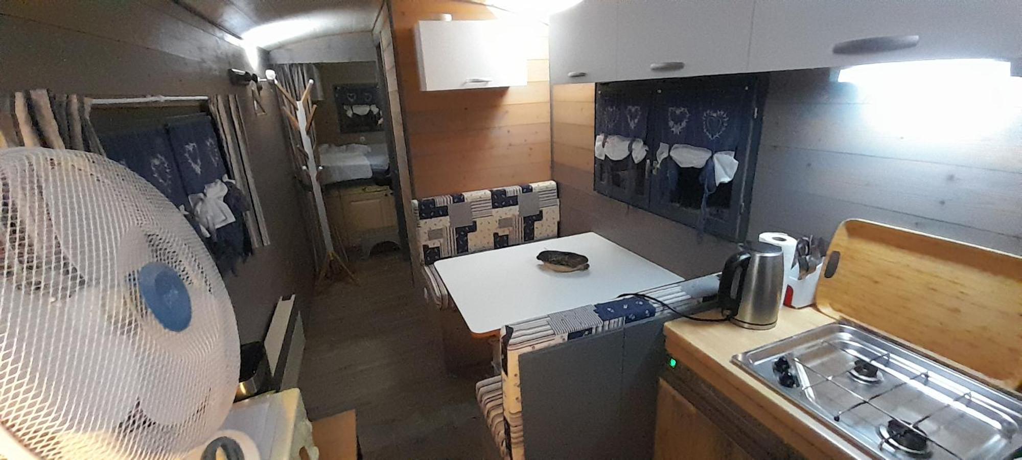 Location Type Gite, Chambre D'Hote, Meuble De Tourisme Dans Joli Petit Chalet Typique Et Ou Jolie Roulotte Type Boheme Waldighoffen Exteriör bild