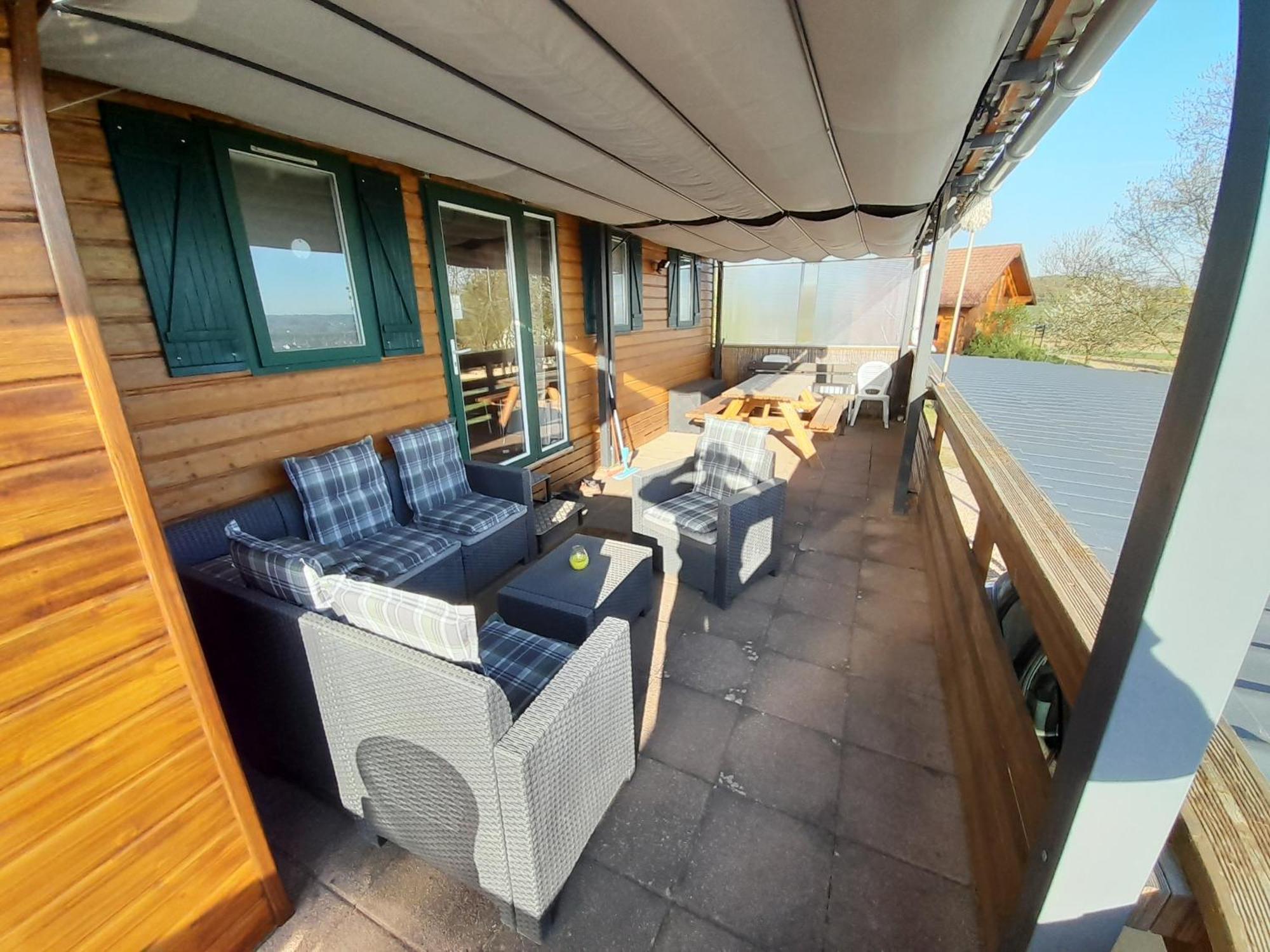 Location Type Gite, Chambre D'Hote, Meuble De Tourisme Dans Joli Petit Chalet Typique Et Ou Jolie Roulotte Type Boheme Waldighoffen Exteriör bild