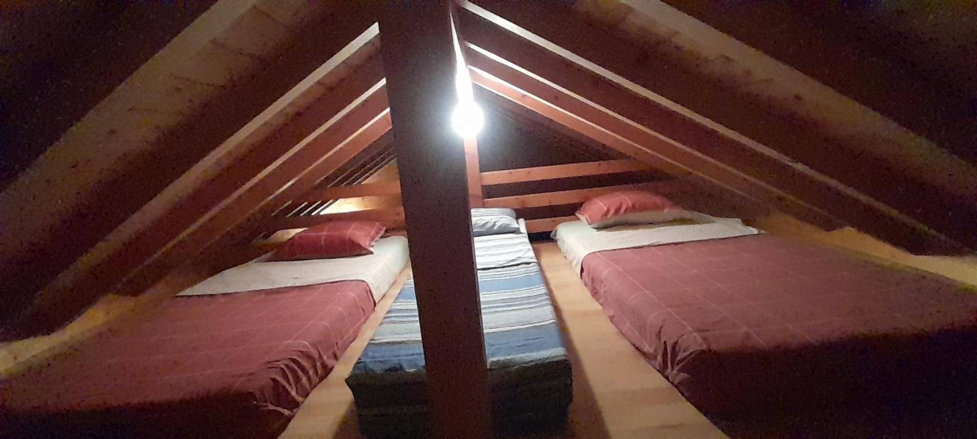Location Type Gite, Chambre D'Hote, Meuble De Tourisme Dans Joli Petit Chalet Typique Et Ou Jolie Roulotte Type Boheme Waldighoffen Exteriör bild