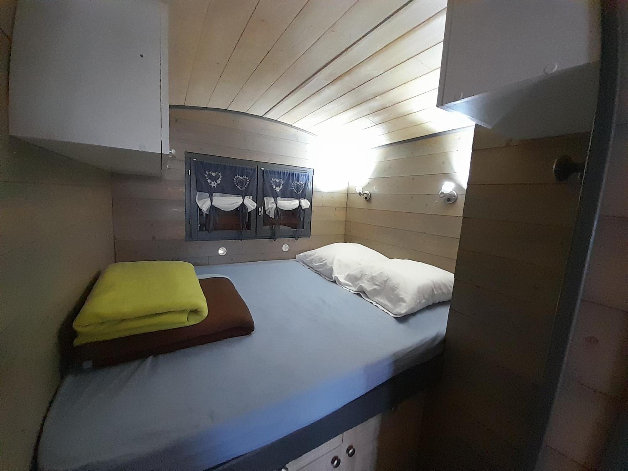 Location Type Gite, Chambre D'Hote, Meuble De Tourisme Dans Joli Petit Chalet Typique Et Ou Jolie Roulotte Type Boheme Waldighoffen Exteriör bild
