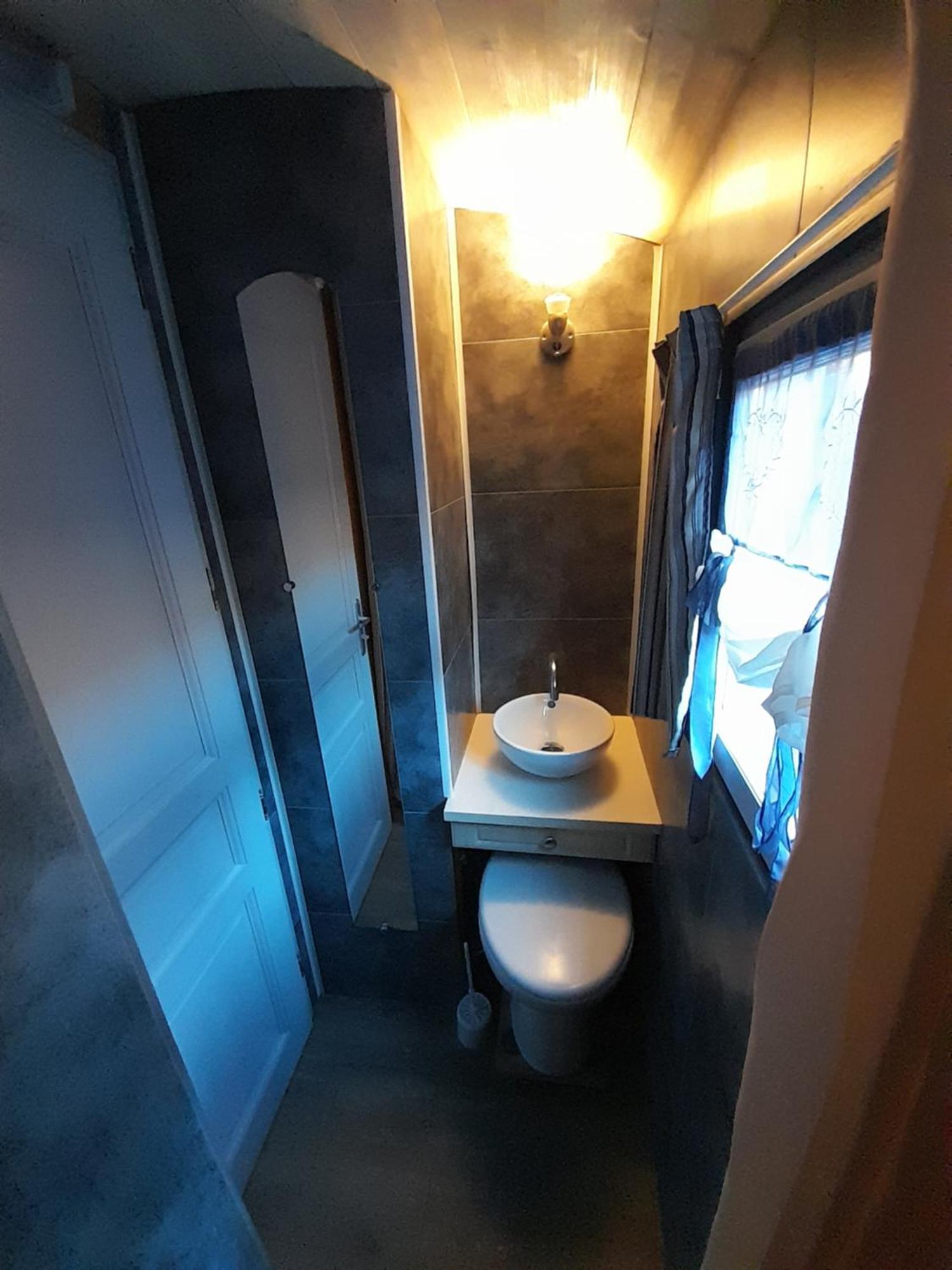 Location Type Gite, Chambre D'Hote, Meuble De Tourisme Dans Joli Petit Chalet Typique Et Ou Jolie Roulotte Type Boheme Waldighoffen Exteriör bild