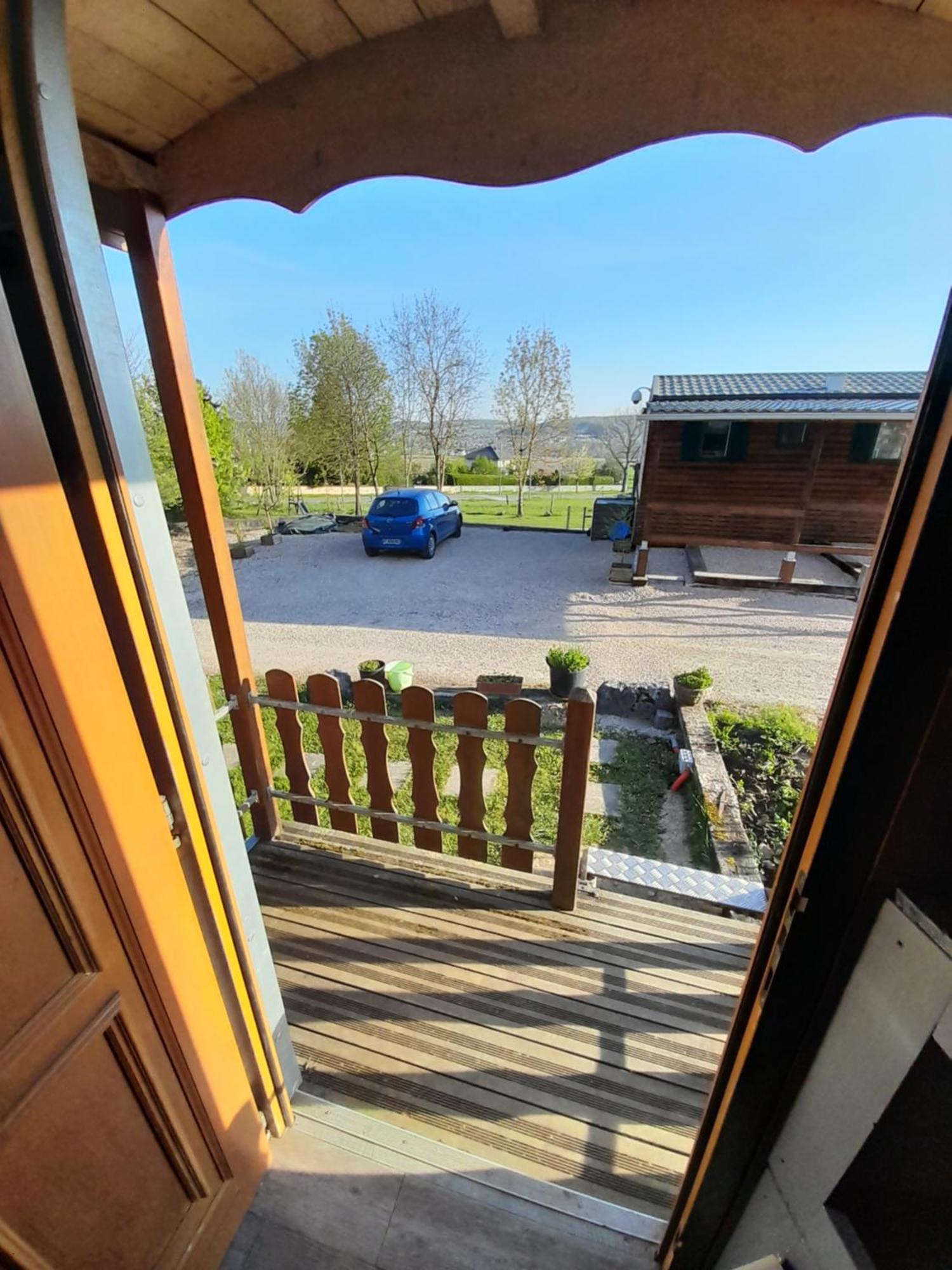 Location Type Gite, Chambre D'Hote, Meuble De Tourisme Dans Joli Petit Chalet Typique Et Ou Jolie Roulotte Type Boheme Waldighoffen Exteriör bild