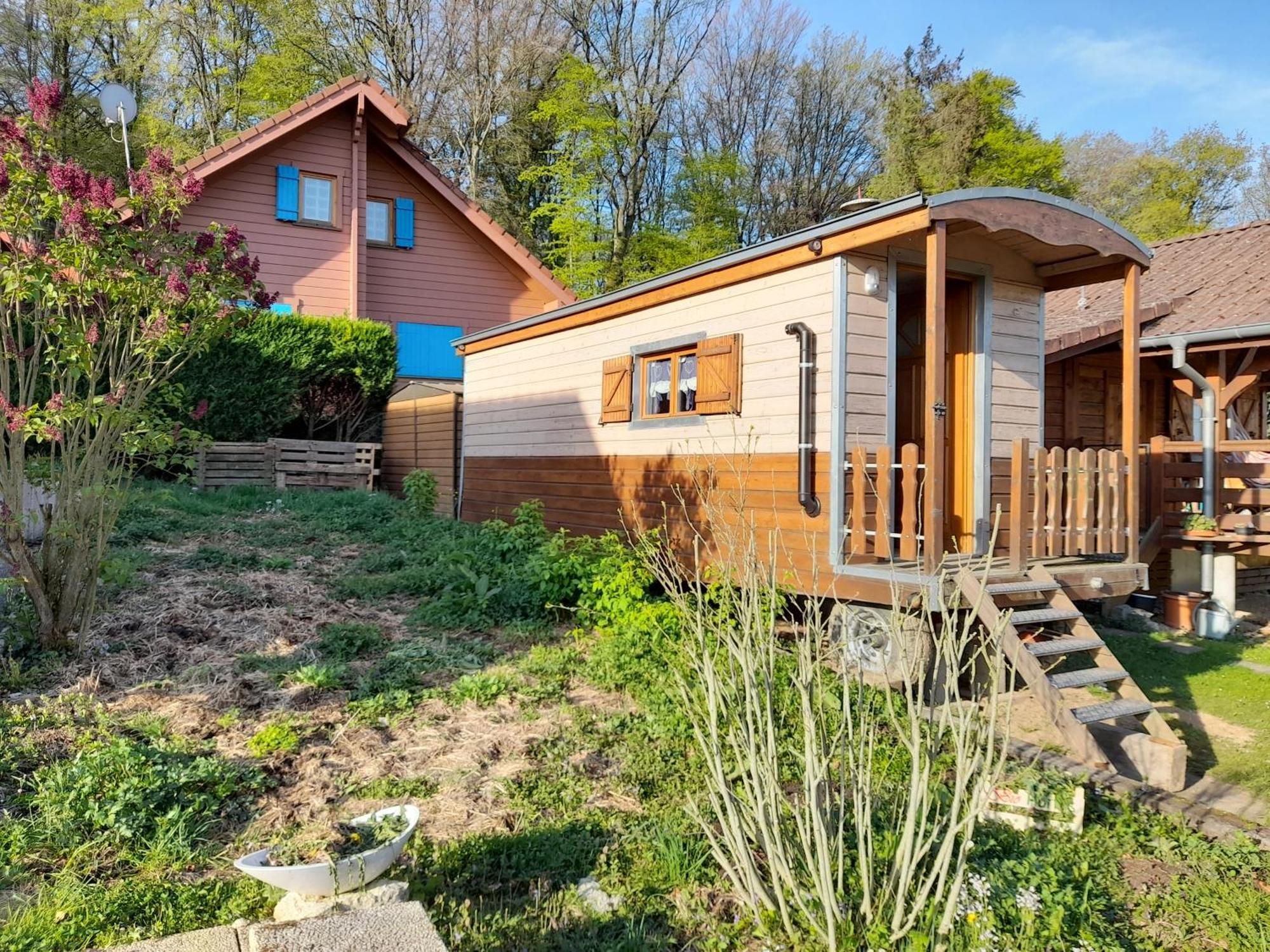 Location Type Gite, Chambre D'Hote, Meuble De Tourisme Dans Joli Petit Chalet Typique Et Ou Jolie Roulotte Type Boheme Waldighoffen Exteriör bild