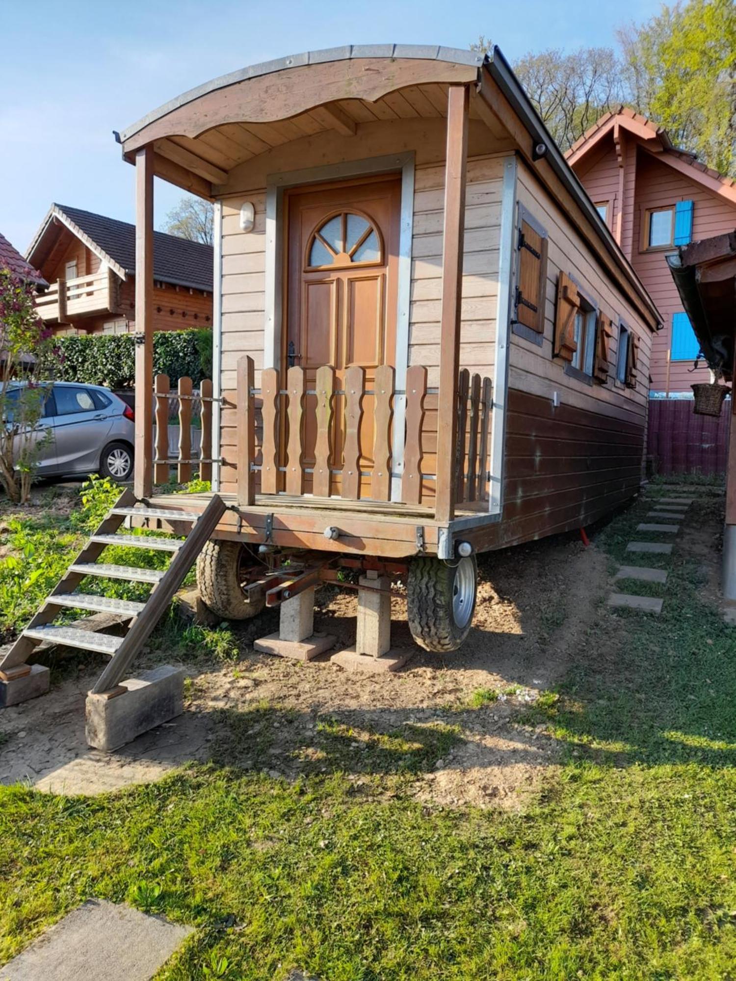 Location Type Gite, Chambre D'Hote, Meuble De Tourisme Dans Joli Petit Chalet Typique Et Ou Jolie Roulotte Type Boheme Waldighoffen Exteriör bild