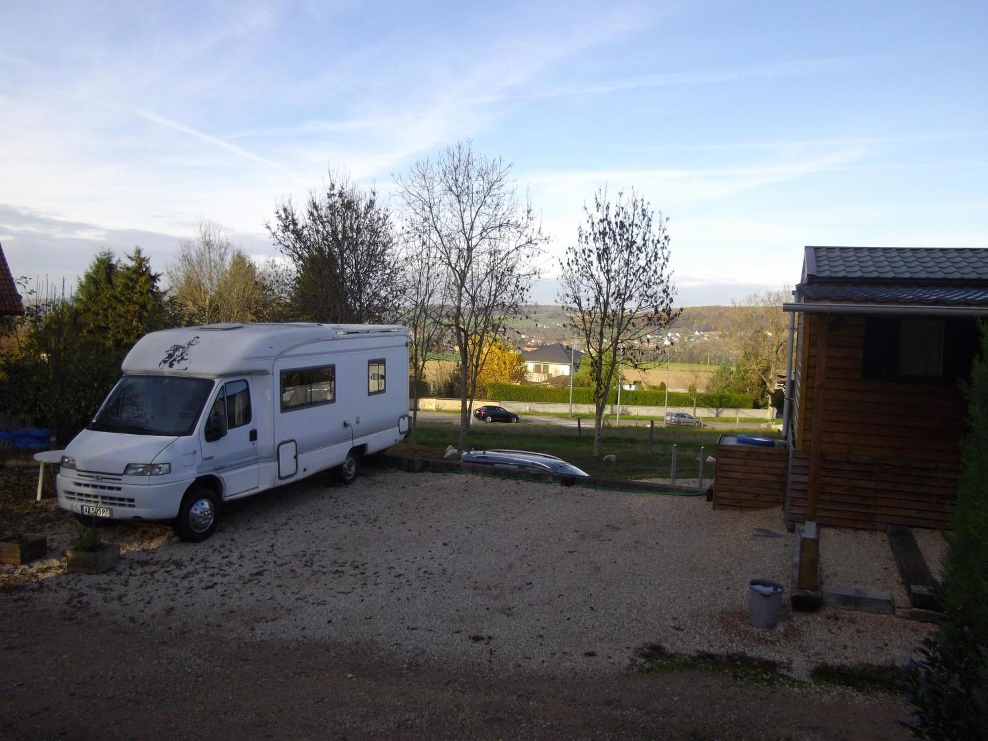 Location Type Gite, Chambre D'Hote, Meuble De Tourisme Dans Joli Petit Chalet Typique Et Ou Jolie Roulotte Type Boheme Waldighoffen Exteriör bild